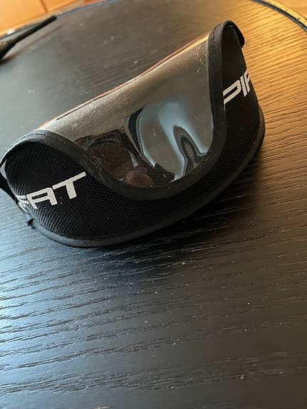 Pirat sportglasögon svart/vit med fodral