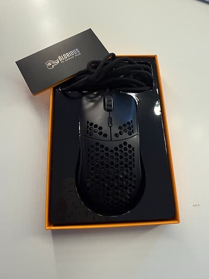 Gaming paket- Mikrofon, Headset, Mus, Tangentbord. Nypris ca 5 300kr.