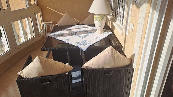 Matgrupp utomhus bord och stolar konstrotting glasbord svart
