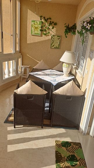 Matgrupp utomhus bord och stolar konstrotting glasbord svart