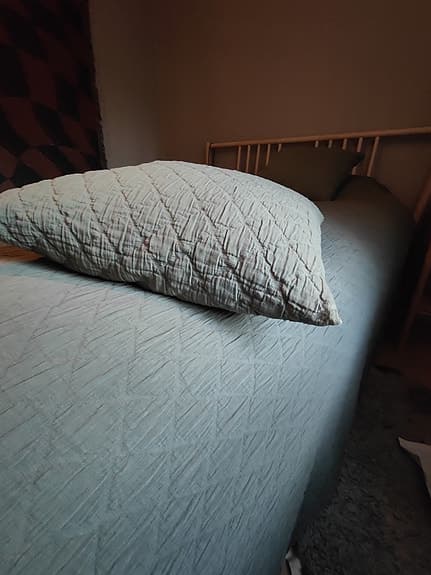 Sängöverkast och matchande kuddar