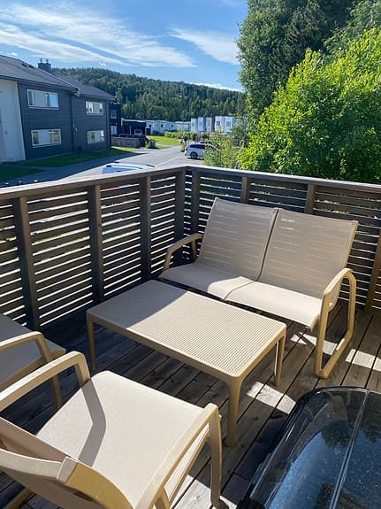 Loungegrupp/ Beige gruppsofa/ trädgårdsmöbler