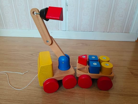 Barnleksaker säljes i paket – gunghäst, åkcykel och träleksak