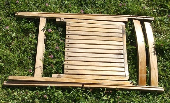 Klappstol hopfällbar. Tar liten plats.