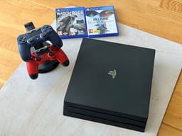 Sony Playstation 4 Pro 1 TB två handkontroller och spel