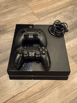 Sony Playstation 4, 500gb  med två handkontroller