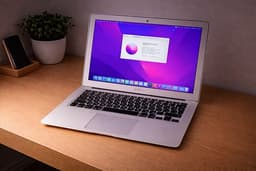 Apple MacBook Air 13” (2017) core i5 – Mycket fint skick + Laddare