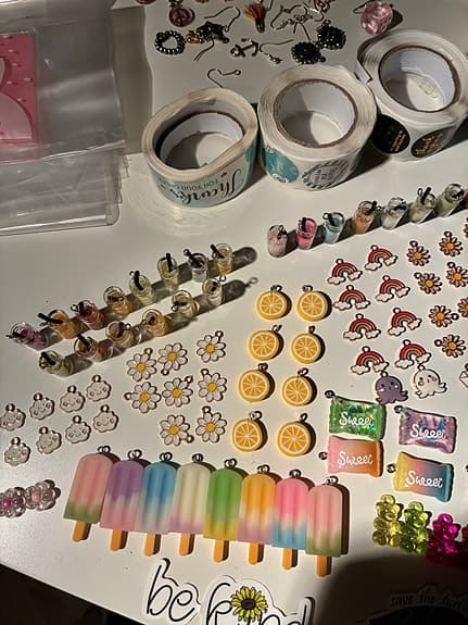 Stort smyckestillverkningsset med berlocker och tillbehör