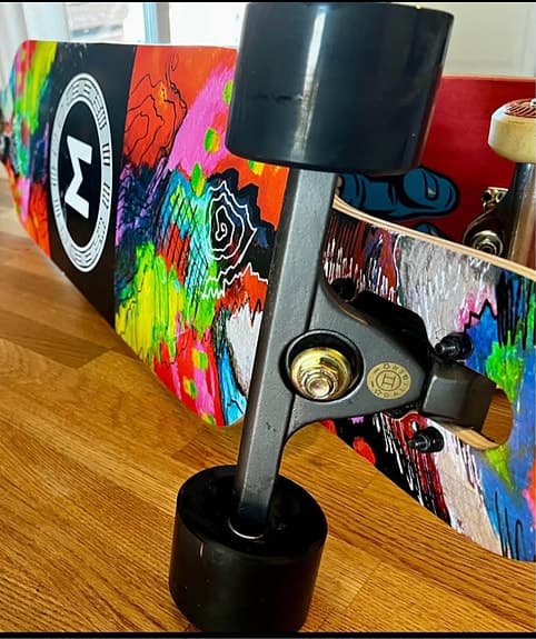 Madrid skateboard komplettbräda med Cadillac Coaster-hjul