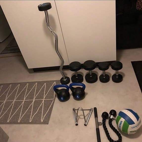 Träningsutrustning hantlar kettlebells skivstångsdel och tillbehör