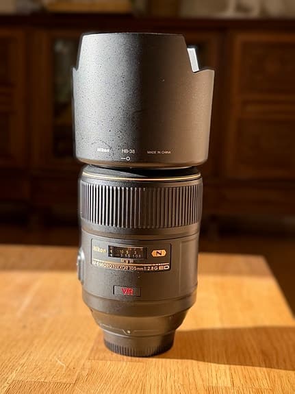 Nikon AF-S NIKKOR 105mm f/2.8G IF-ED VR makroobjektiv svart