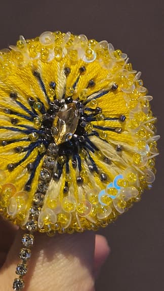 Handgjord brosch  “Maskros”