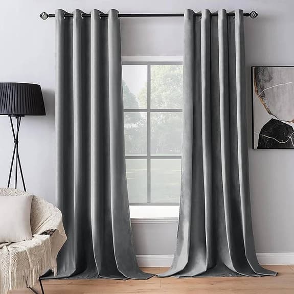 Moderiktig Mörkläggande Gardin i Sammet, (Pack-2) (140 X 300cm)