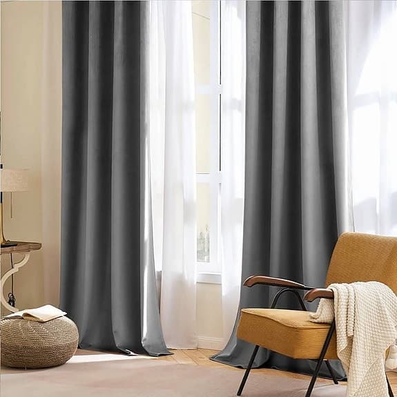 Moderiktig Mörkläggande Gardin i Sammet, (Pack-2) (140 X 300cm)