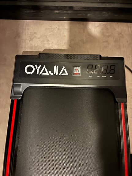 Oyajia Walking Pad – Smidigt gångband med fjärrkontroll.