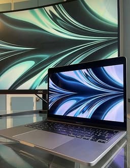 Macbook M1 Pro med retina skärm och touchbar!
