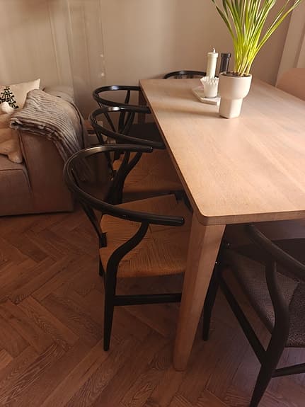 Svarta stolar liknande Y-stol fint skick!