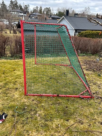 Fotbollsmål röd metallram.