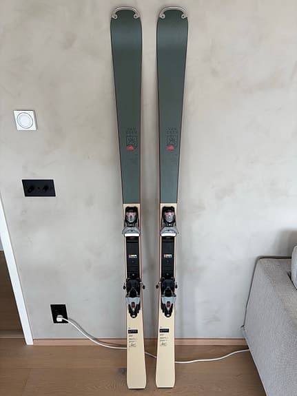Van Deer Red Bull Sports H-Power 78 skidor 183 cm svart/beige