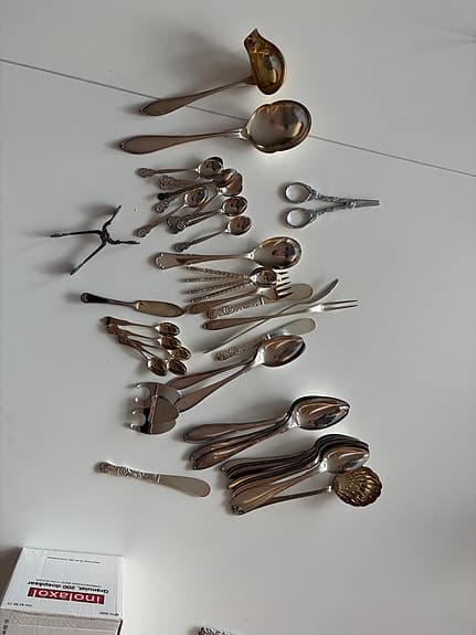 Belagt med 24k guld, samt skedar i nysilver