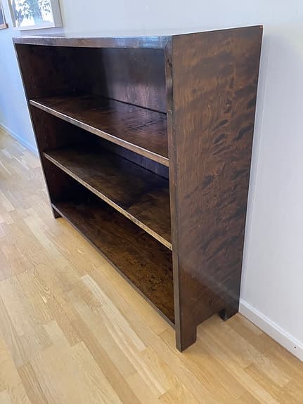 Låg bokhylla i bonad björk, Art deco