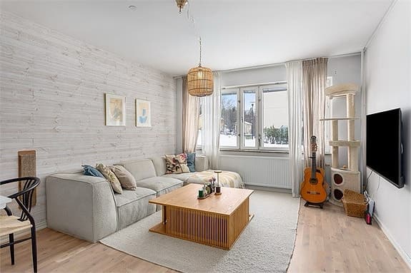 Ljusbeige soffa av Bouclé från Ellos