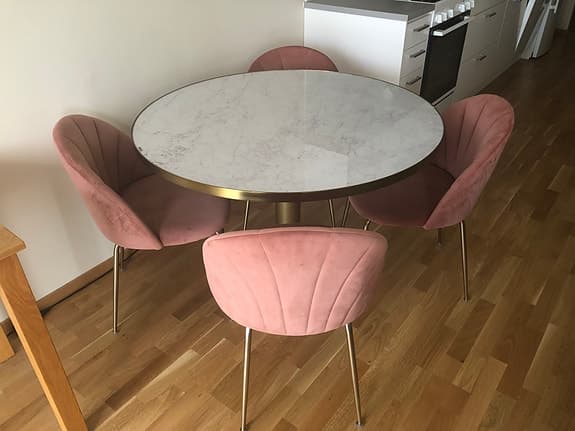 Matgrupp från Mio - 4 stolar och bord