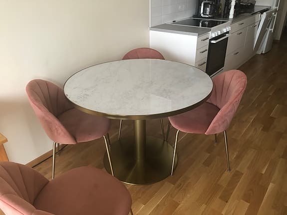 Matgrupp från Mio - 4 stolar och bord