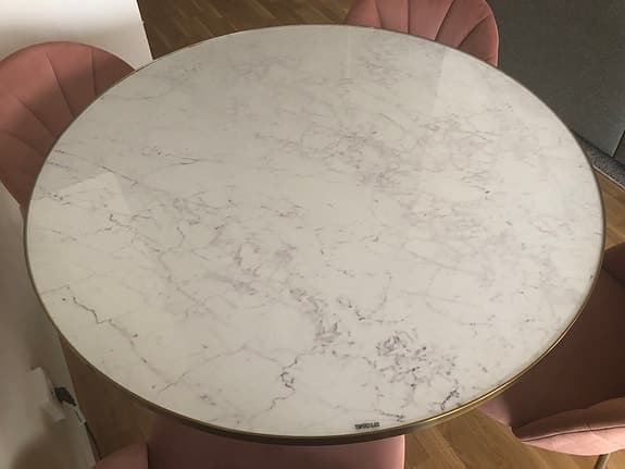 Matgrupp från Mio - 4 stolar och bord