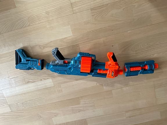 Nerf leksaksvapen och skyddsglasögon
