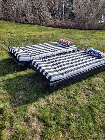 Solbäddar med dynor randigt mönster