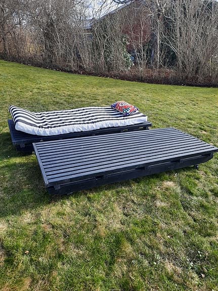 Solbäddar med dynor randigt mönster