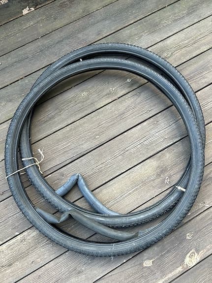 2 x cykeldäck 26x1 5/8 svart inkl 2 slangar