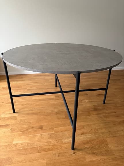Matbord Ø120, ny från Jysk