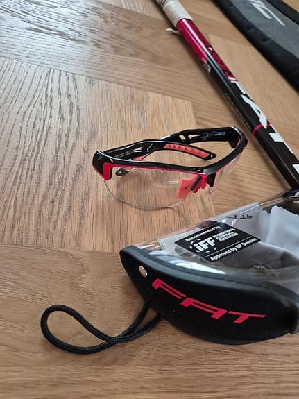 Innebandyklubba, fodral, skyddaglasögon