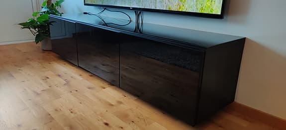 Tv-bänk
