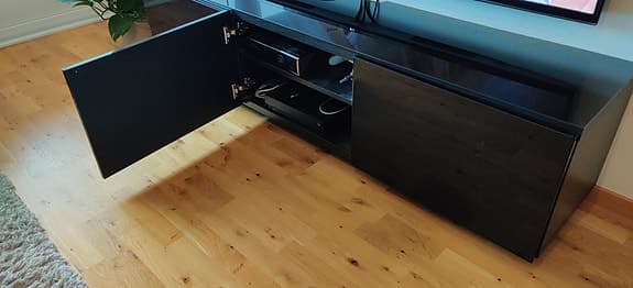 Tv-bänk