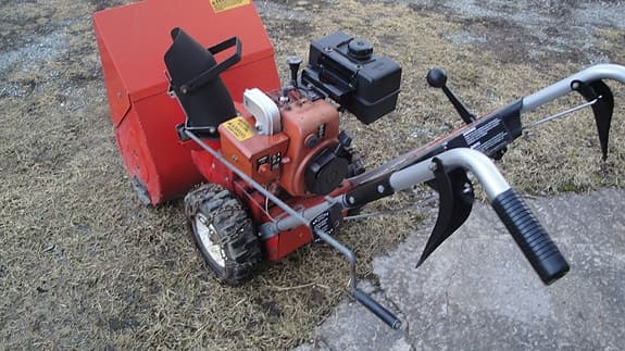 Toro 421 snöslunga bensindriven röd