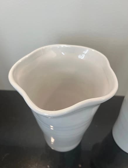 Två stycken fina höga krukor/vaser