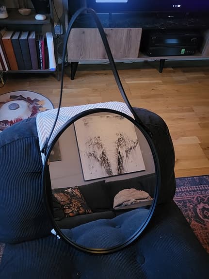rund spegel med rem svart