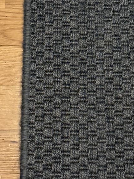 Säljes snabbt! Grå gångmatta ca 196 x 78 cm – slitstark och stilren