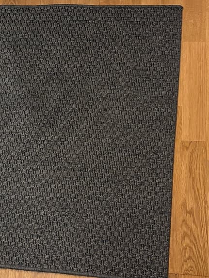 Säljes snabbt! Grå gångmatta ca 196 x 78 cm – slitstark och stilren