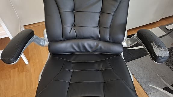 Bekväm kontorsstol – bred sits, recline, fullt fungerande