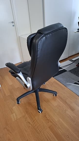Bekväm kontorsstol – bred sits, recline, fullt fungerande