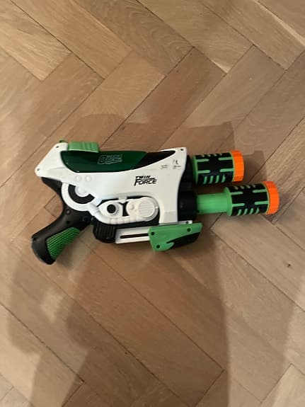 Ultra spöash twin force vattenpistol och orange vattenpostol