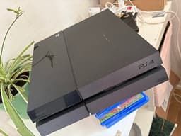 Sony Playstation 4 spelkonsol svart med spel