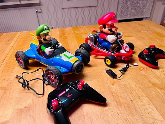Mario Kart radiostyrda bilar Mario och Luigi (Carrera)