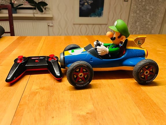 Mario Kart radiostyrda bilar Mario och Luigi (Carrera)