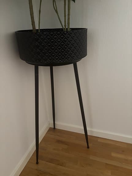 Fin hög kruka med piedestal