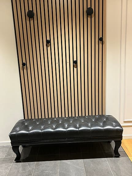 BÄNK. Chesterfield modell
